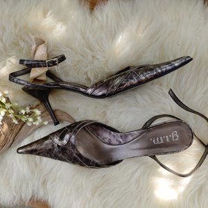 Two-Toned Silver(ish) Metallic Pointed-Toe Leather Slingback Pumps (39 E…
